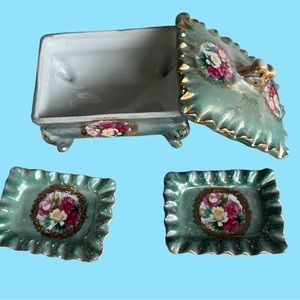 Kreiss Vintage Trinket Box w/2 Trays Tucked Inside